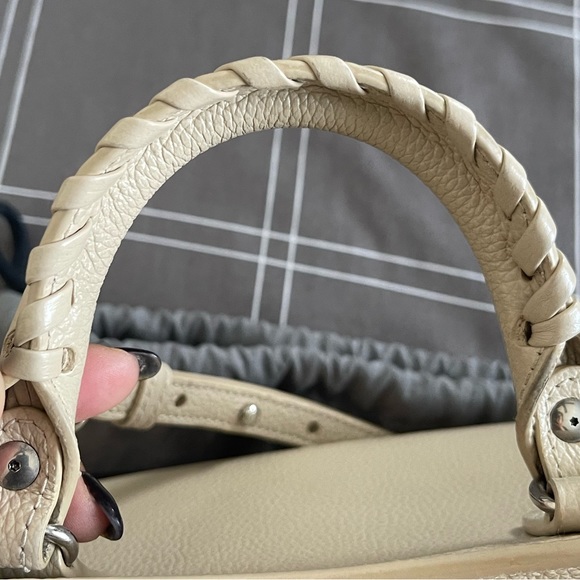 Balenciaga Neo Classic mini in cream - Picture 8 of 16